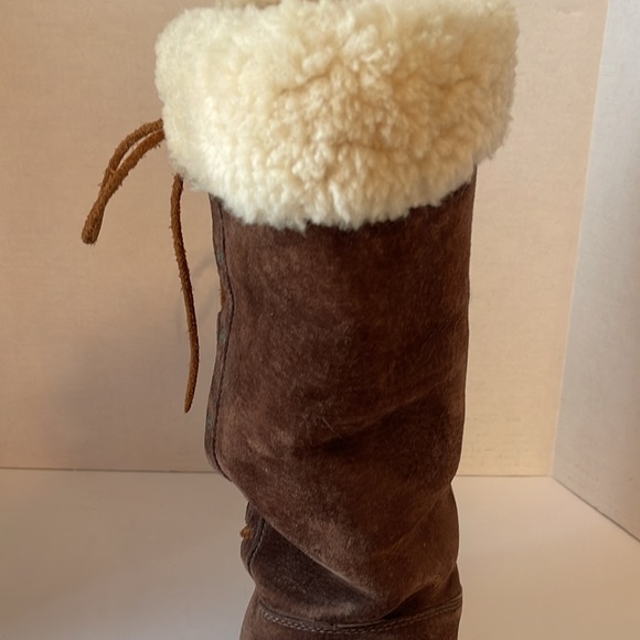 UGG Australia Limited Edition Suede Side Lace Up Boots - Picture 11 of 16